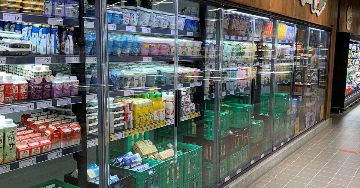 commercial showcase supplier