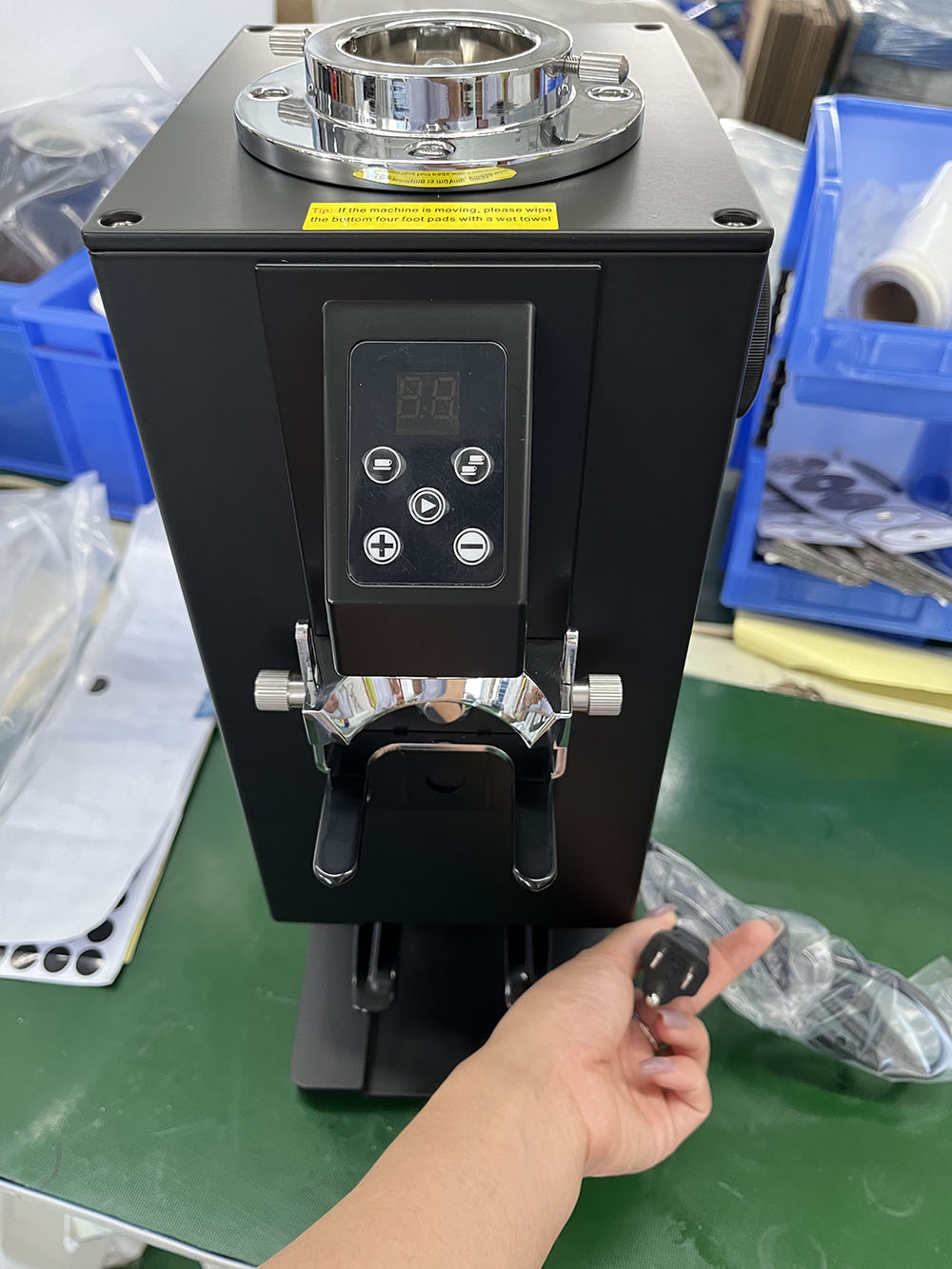 Zilong coffee grinder with automatic tamper
