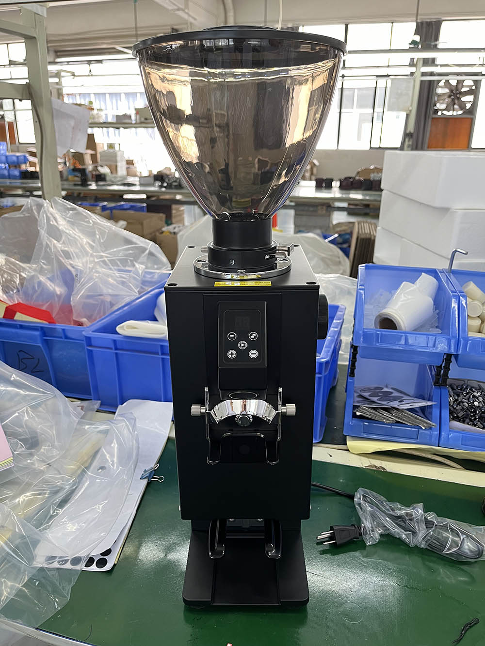 Zilong coffee grinder with automatic tamper