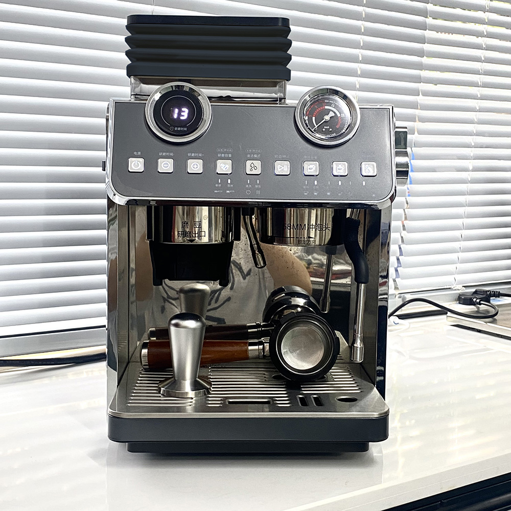 Intergrated coffee machine with built-in grinder